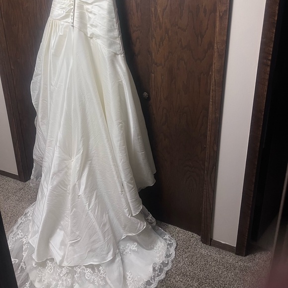 Jasmine Asymmetrical White wedding dress - Picture 9 of 12